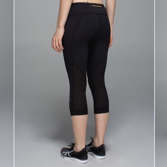 Lululemon Run For Days Crop in Black Luxtreme Women’s Size 6 - Picture 1 of 12